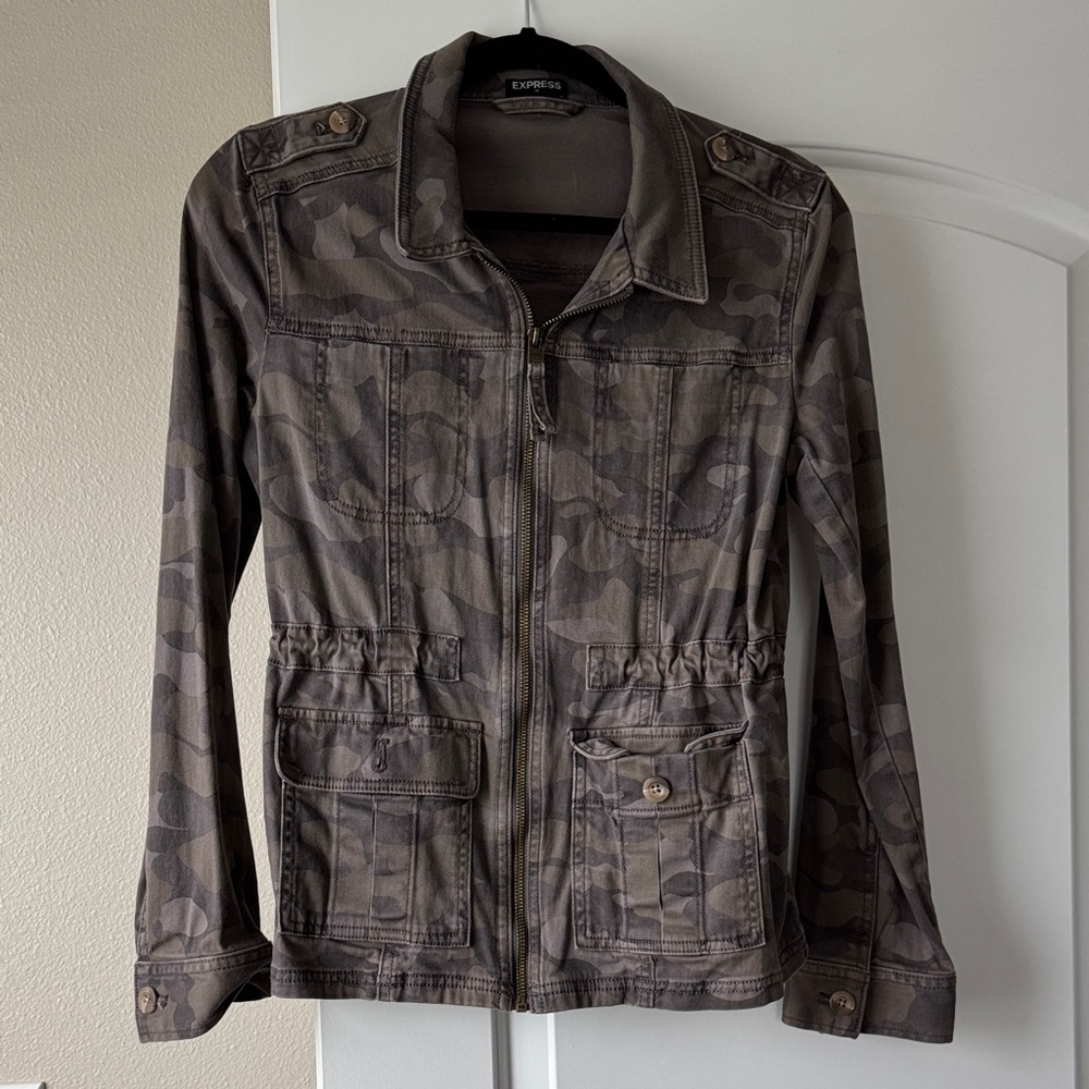 Express Women's Utility Jacket in Camouflage